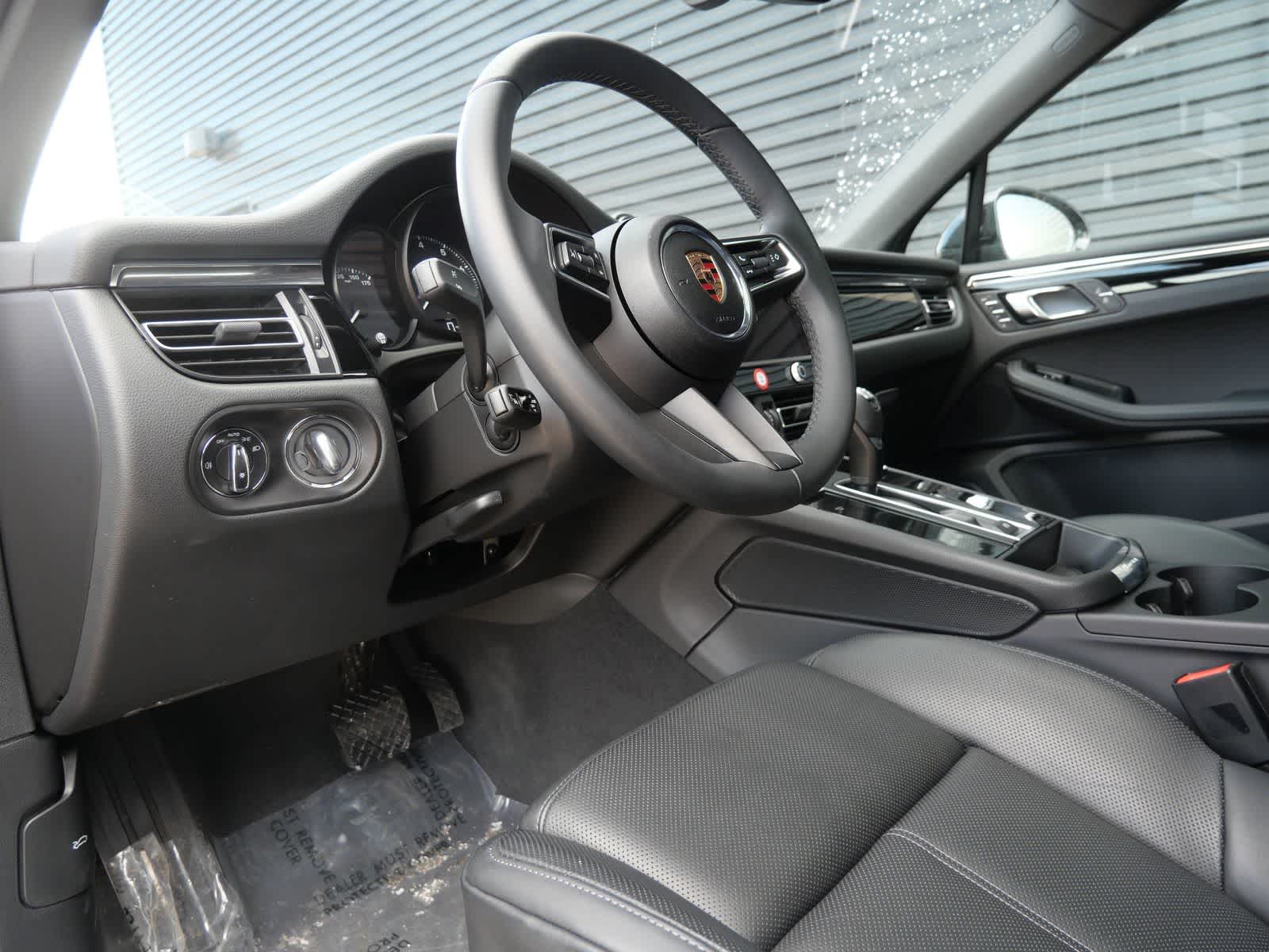 Thumbnail: 2025 Porsche Macan - 4