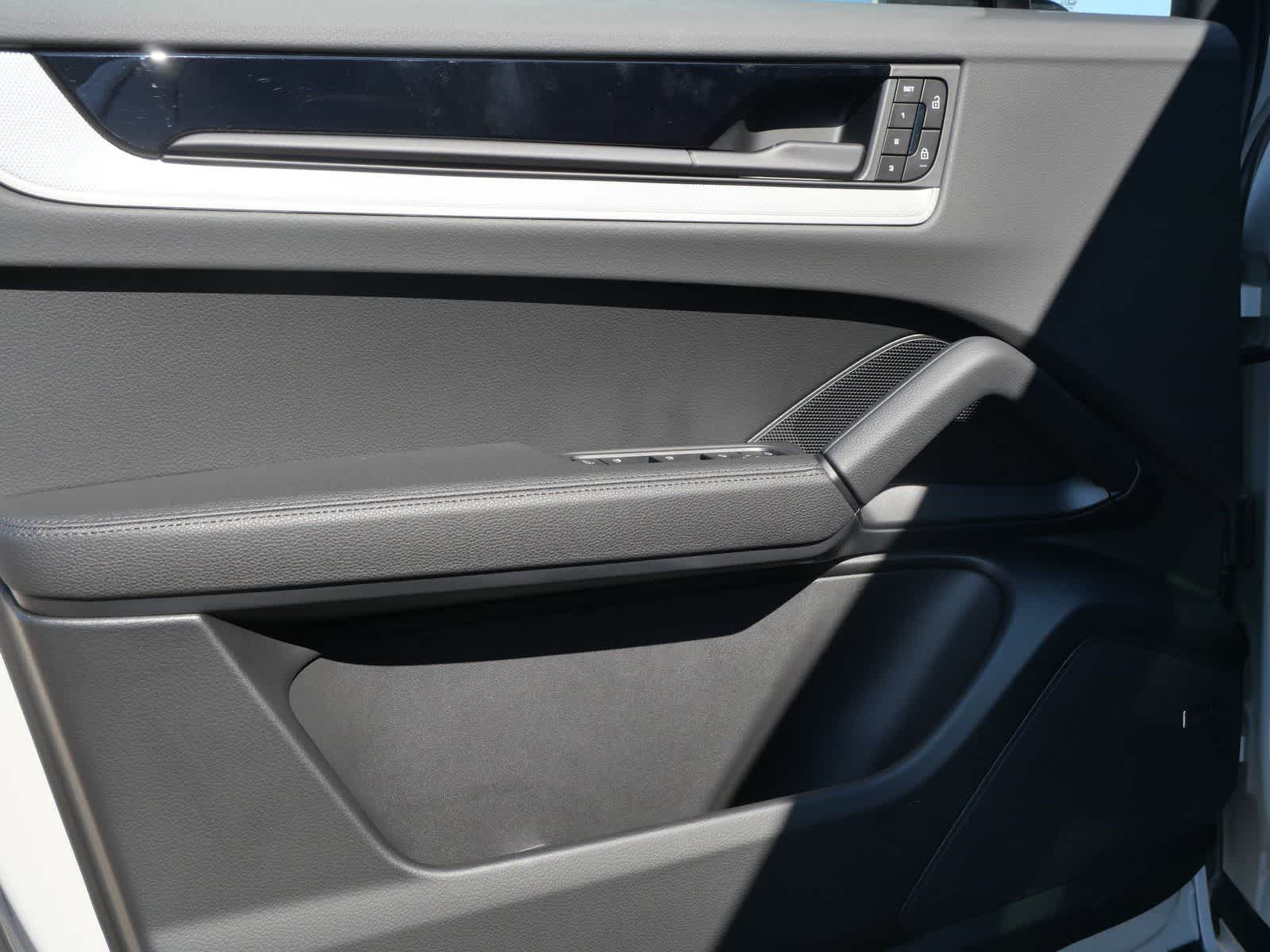 Thumbnail: 2026 Porsche Cayenne - 9