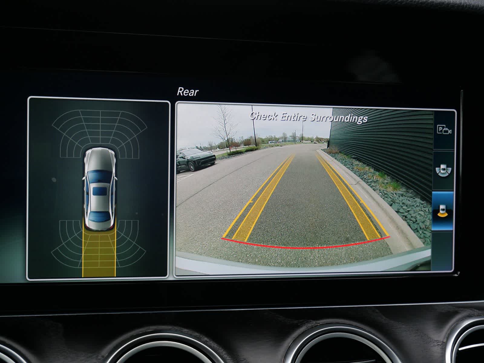 Thumbnail: 2017 Mercedes-Benz E-Class - 28