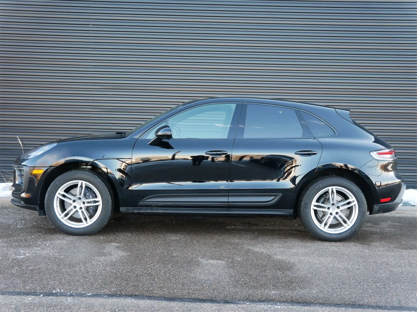 Thumbnail: 2025 Porsche Macan - 2