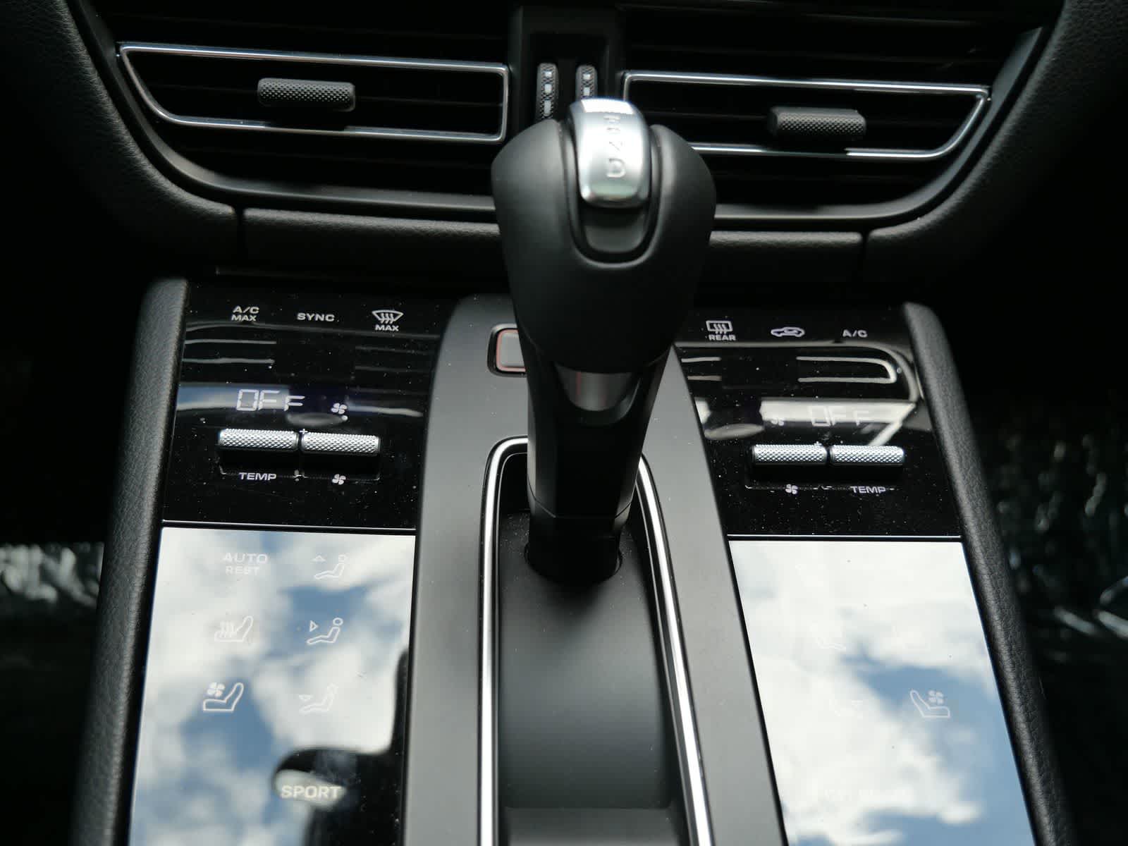 Thumbnail: 2025 Porsche Macan - 18