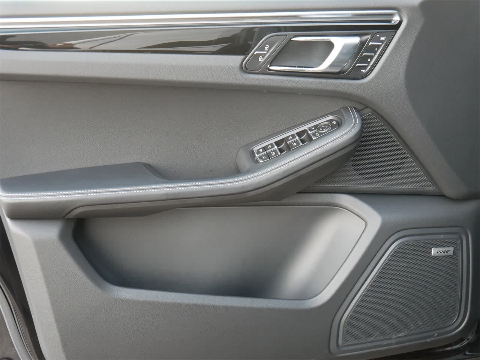 Thumbnail: 2025 Porsche Macan - 9