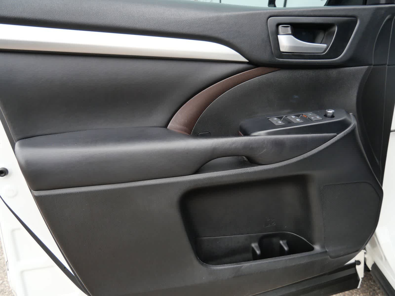 Thumbnail: 2018 Toyota Highlander - 9