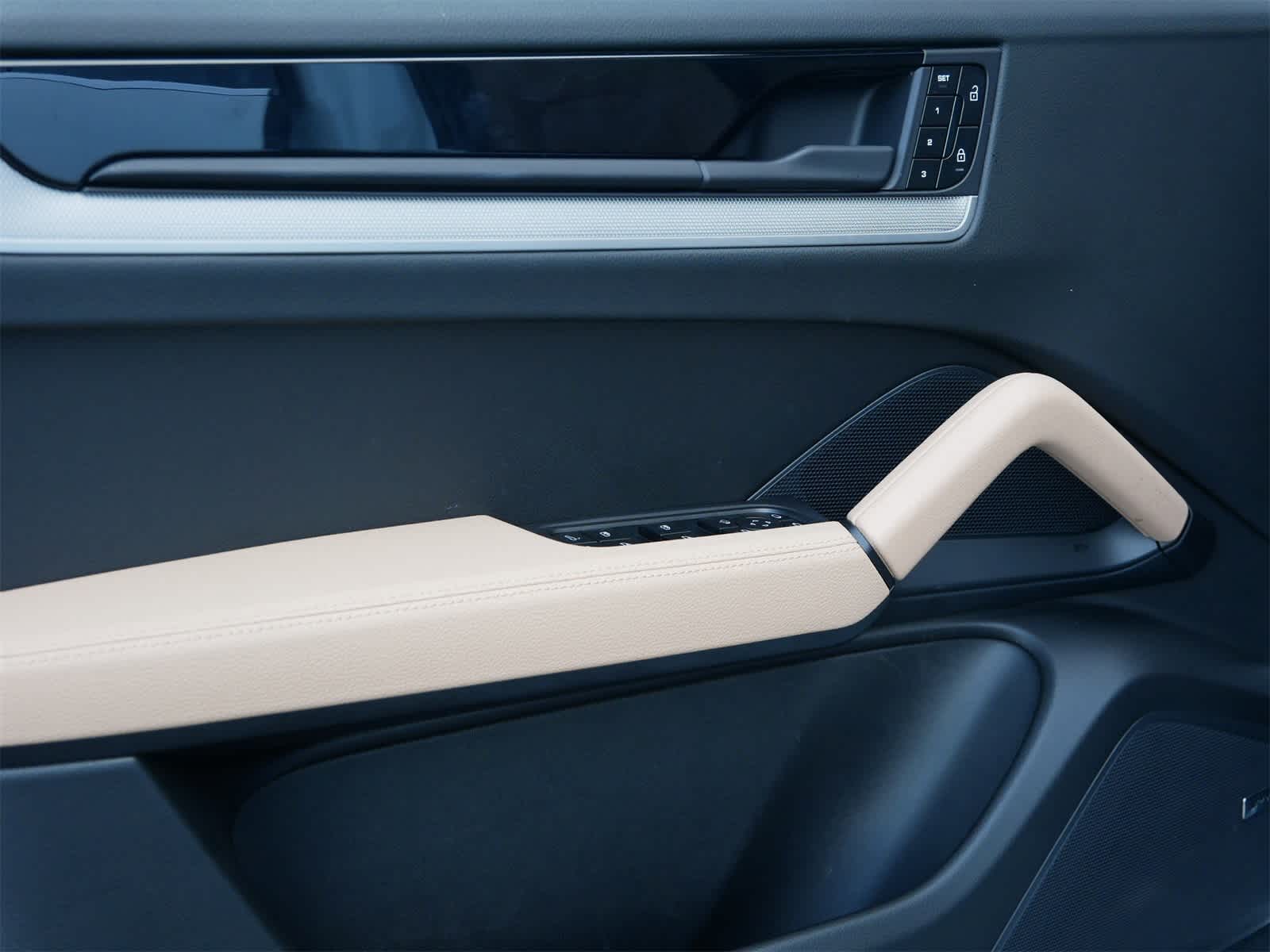 Thumbnail: 2025 Porsche Cayenne - 9