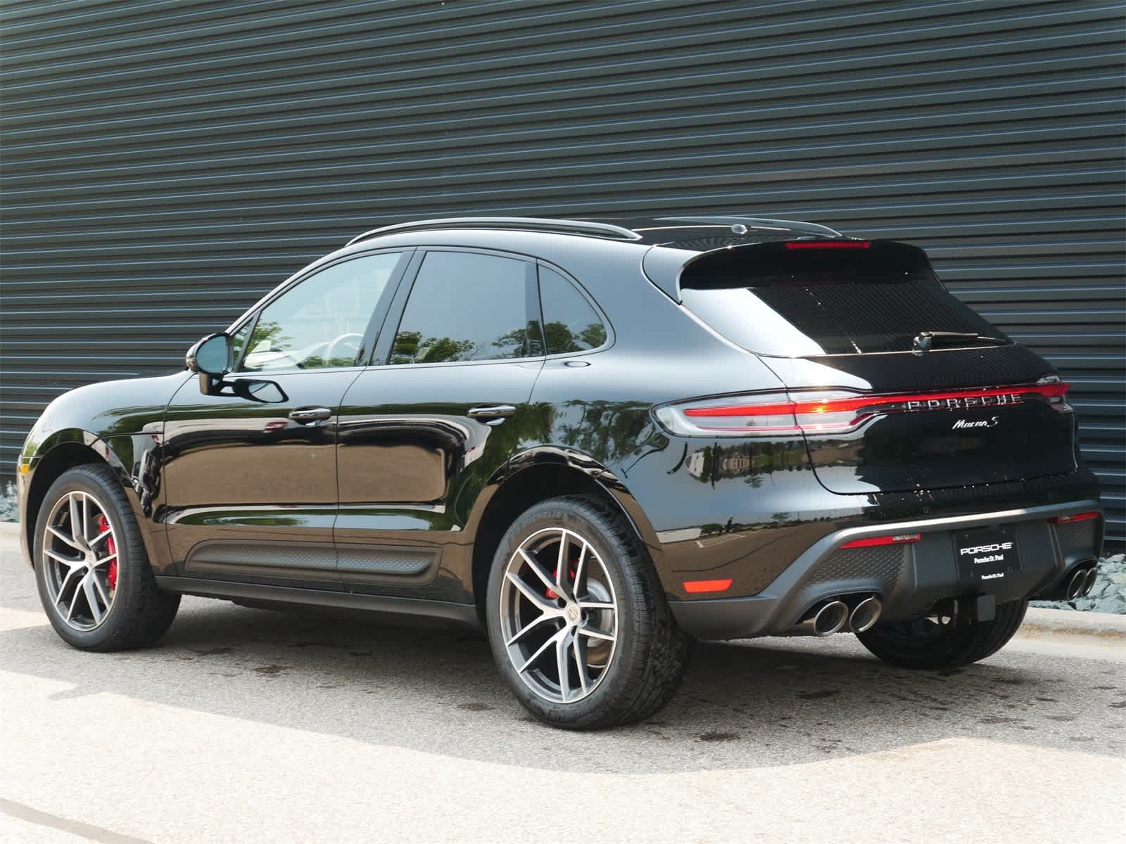 Thumbnail: 2025 Porsche Macan - 3