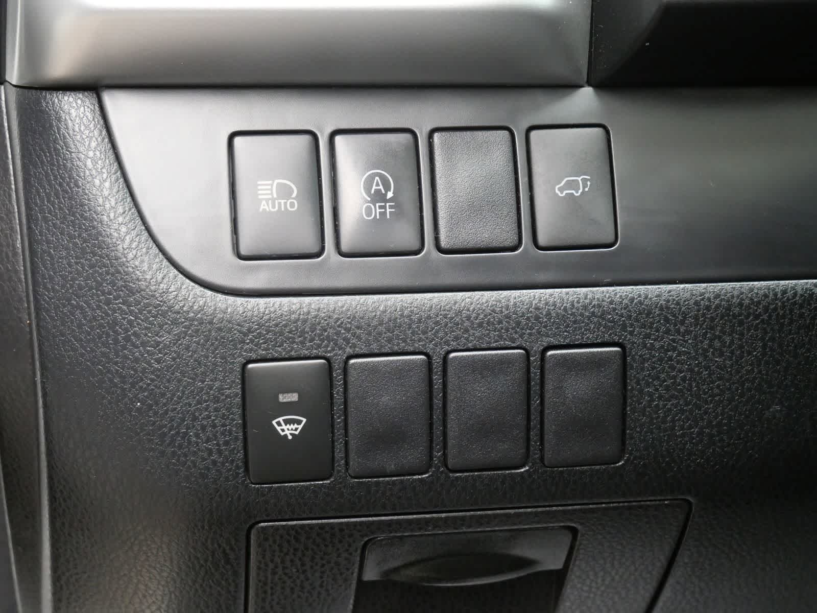 Thumbnail: 2018 Toyota Highlander - 15