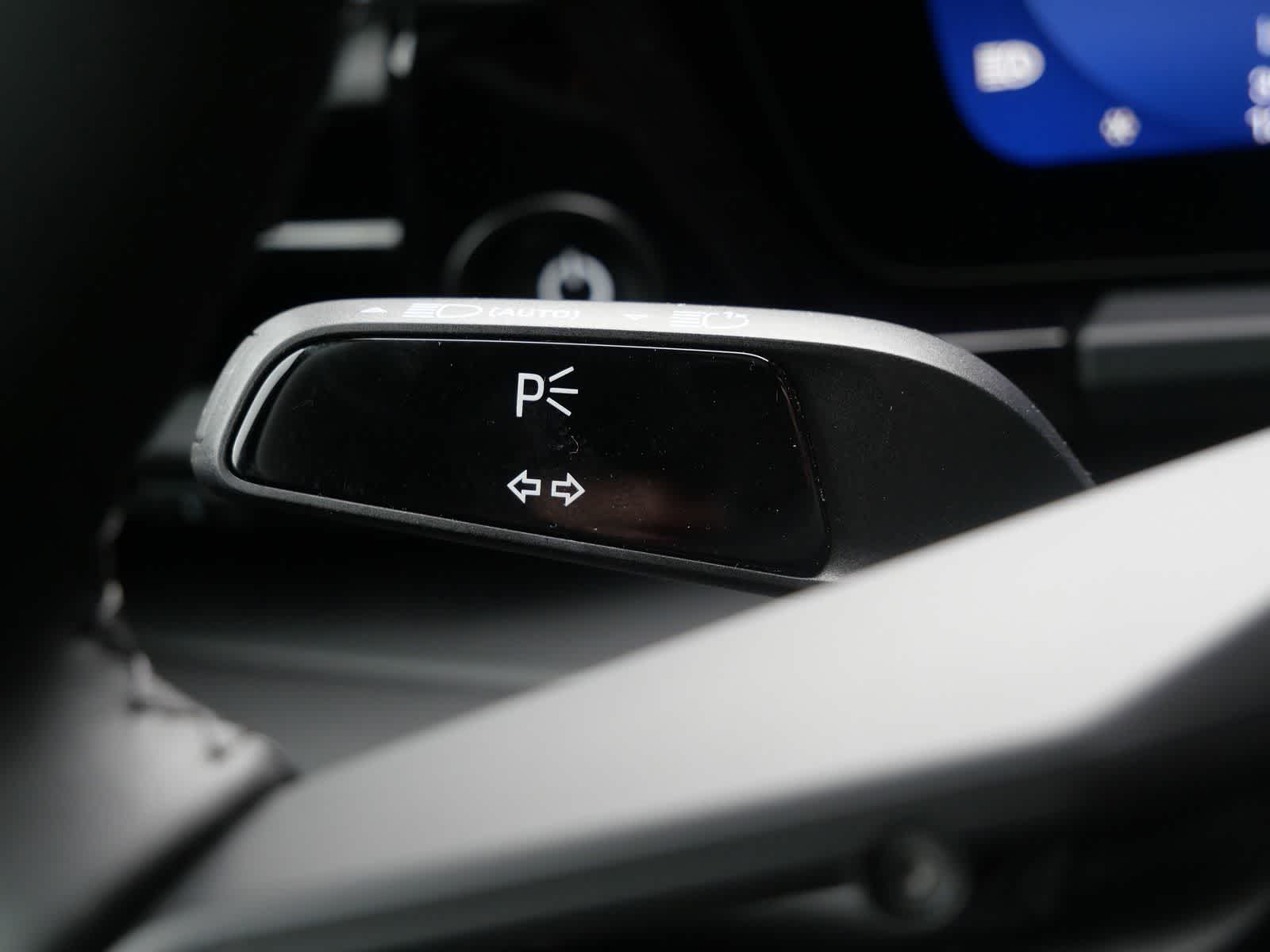 Thumbnail: 2026 Porsche Macan - 27