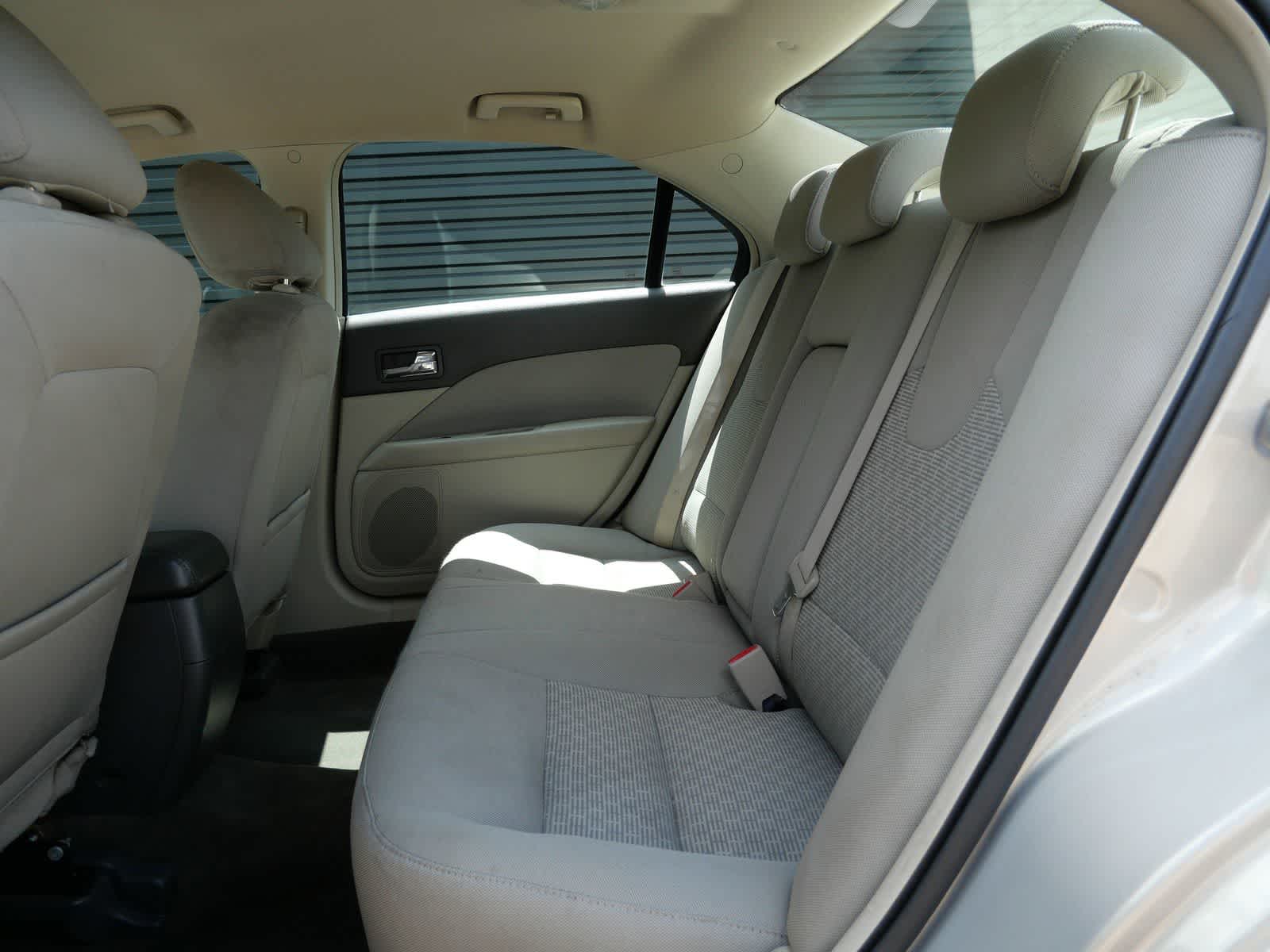 Thumbnail: 2010 Ford Fusion - 11
