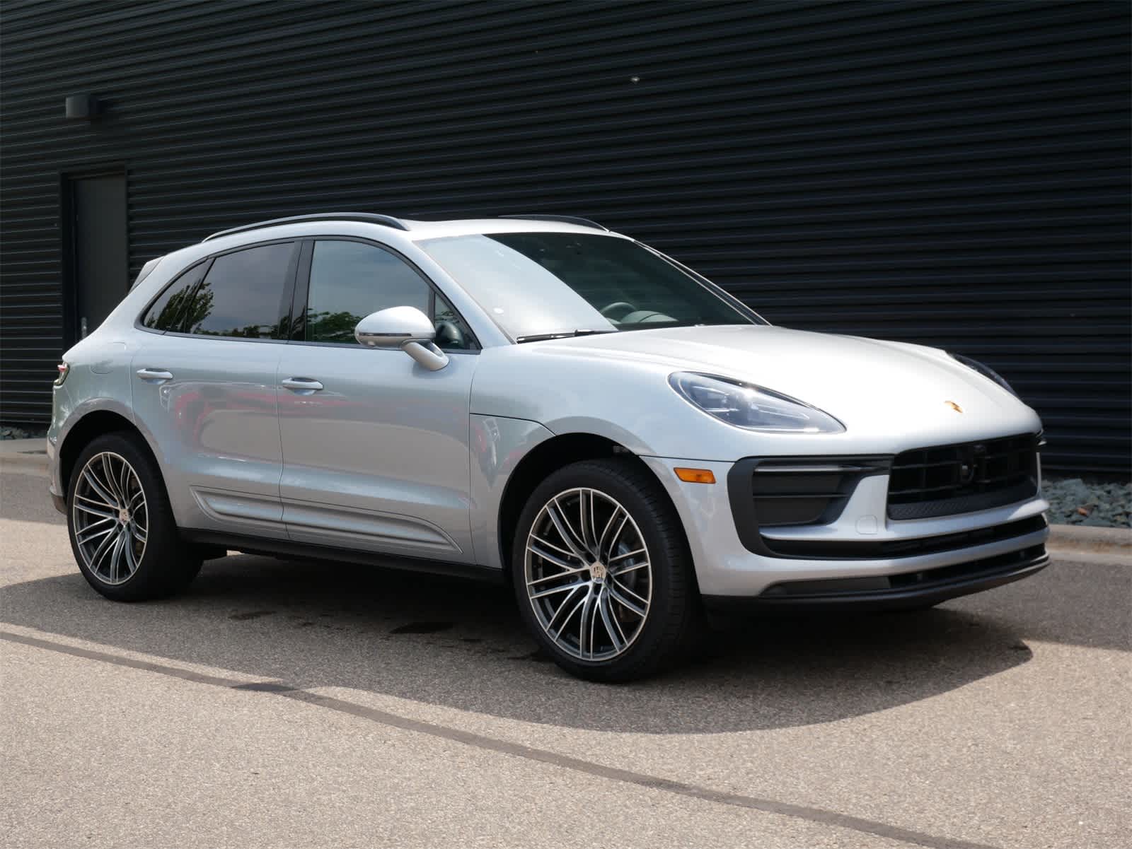 Thumbnail: 2026 Porsche Macan - 26