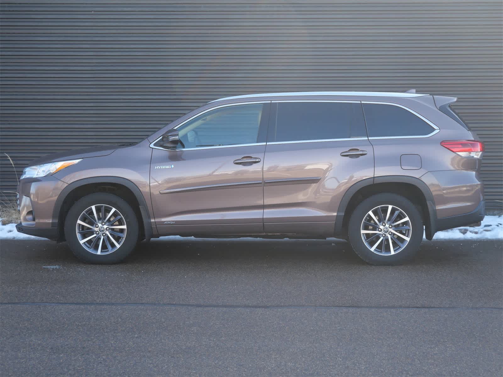 Thumbnail: 2017 Toyota Highlander - 2