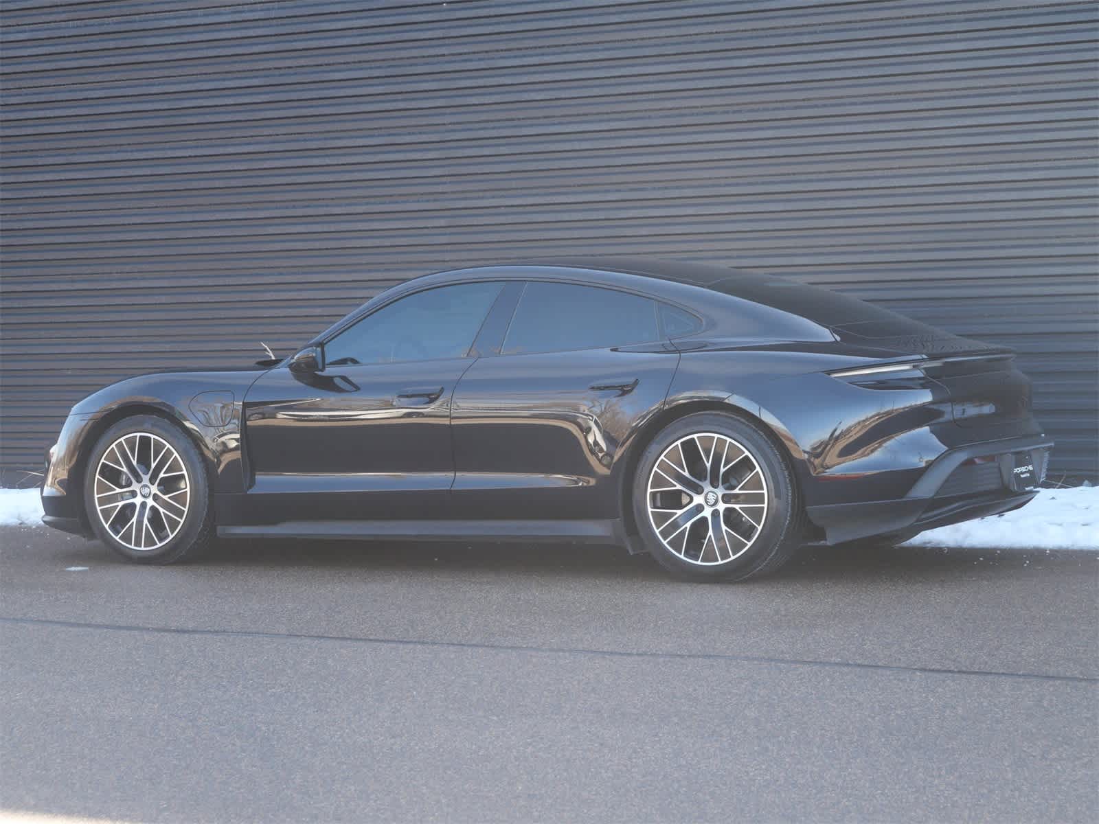 Thumbnail: 2021 Porsche Taycan - 3