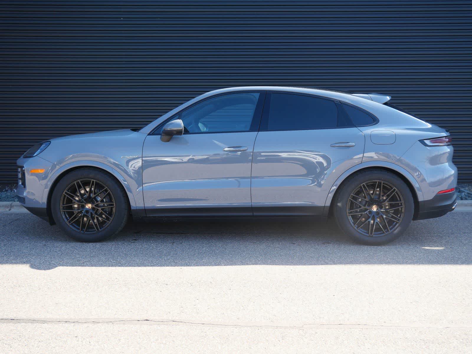 Thumbnail: 2026 Porsche Cayenne - 2