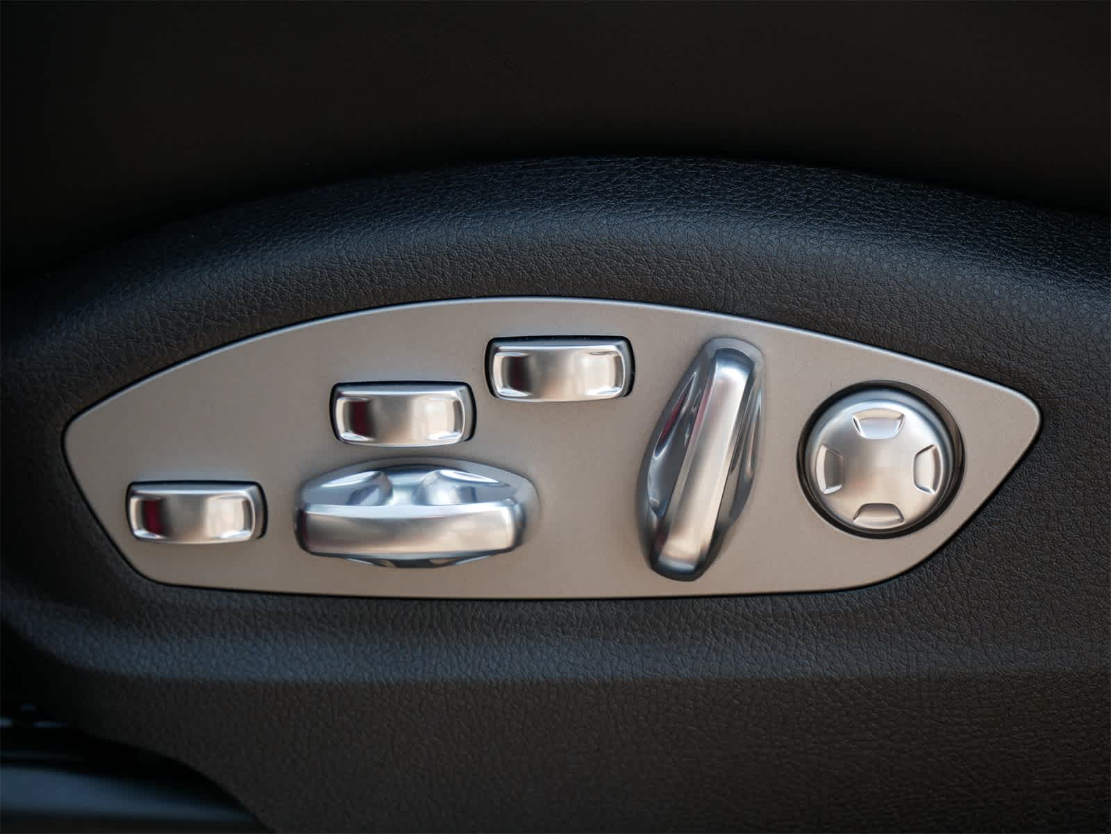 Thumbnail: 2025 Porsche Macan - 12