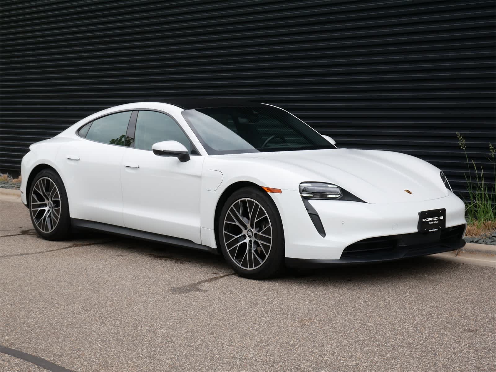 Thumbnail: 2022 Porsche Taycan - 26