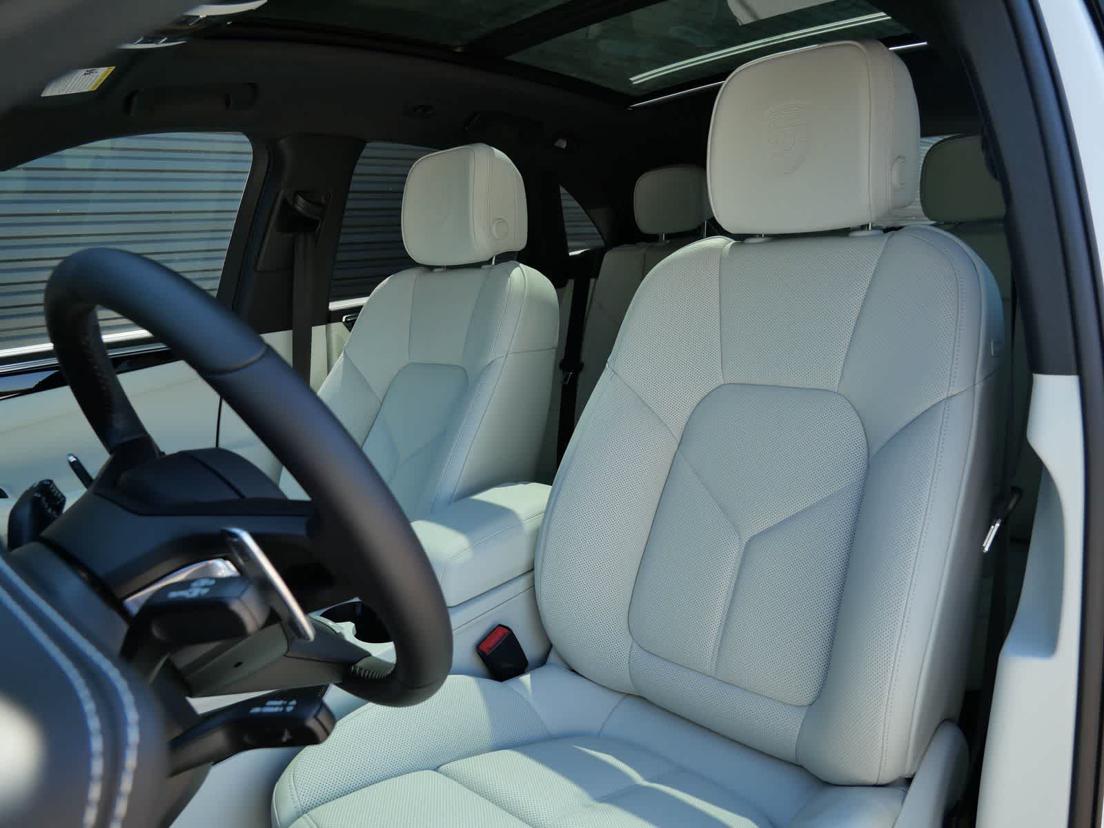 Thumbnail: 2026 Porsche Macan - 5
