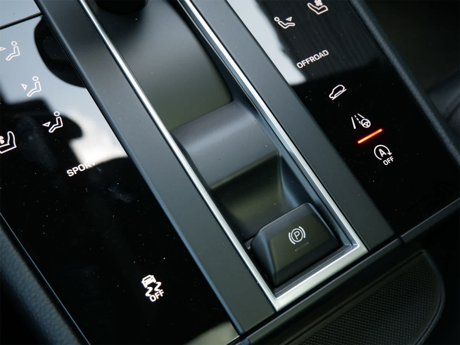 Thumbnail: 2025 Porsche Macan - 16