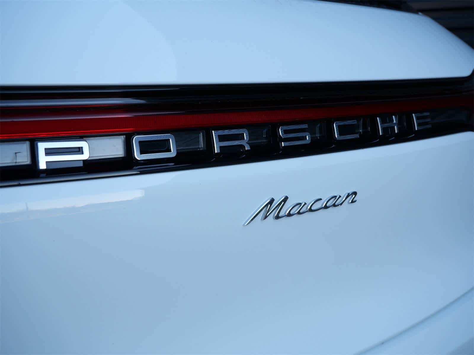 Thumbnail: 2025 Porsche Macan - 25