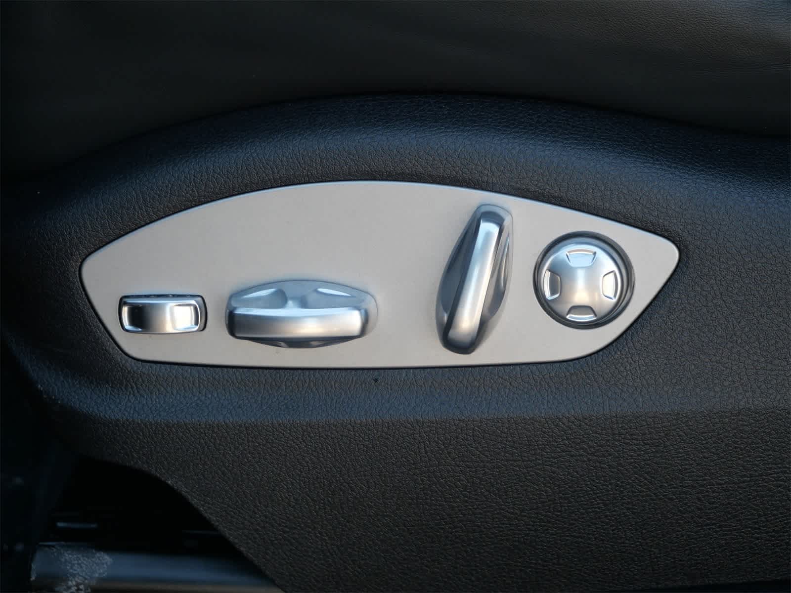 Thumbnail: 2023 Porsche Macan - 10