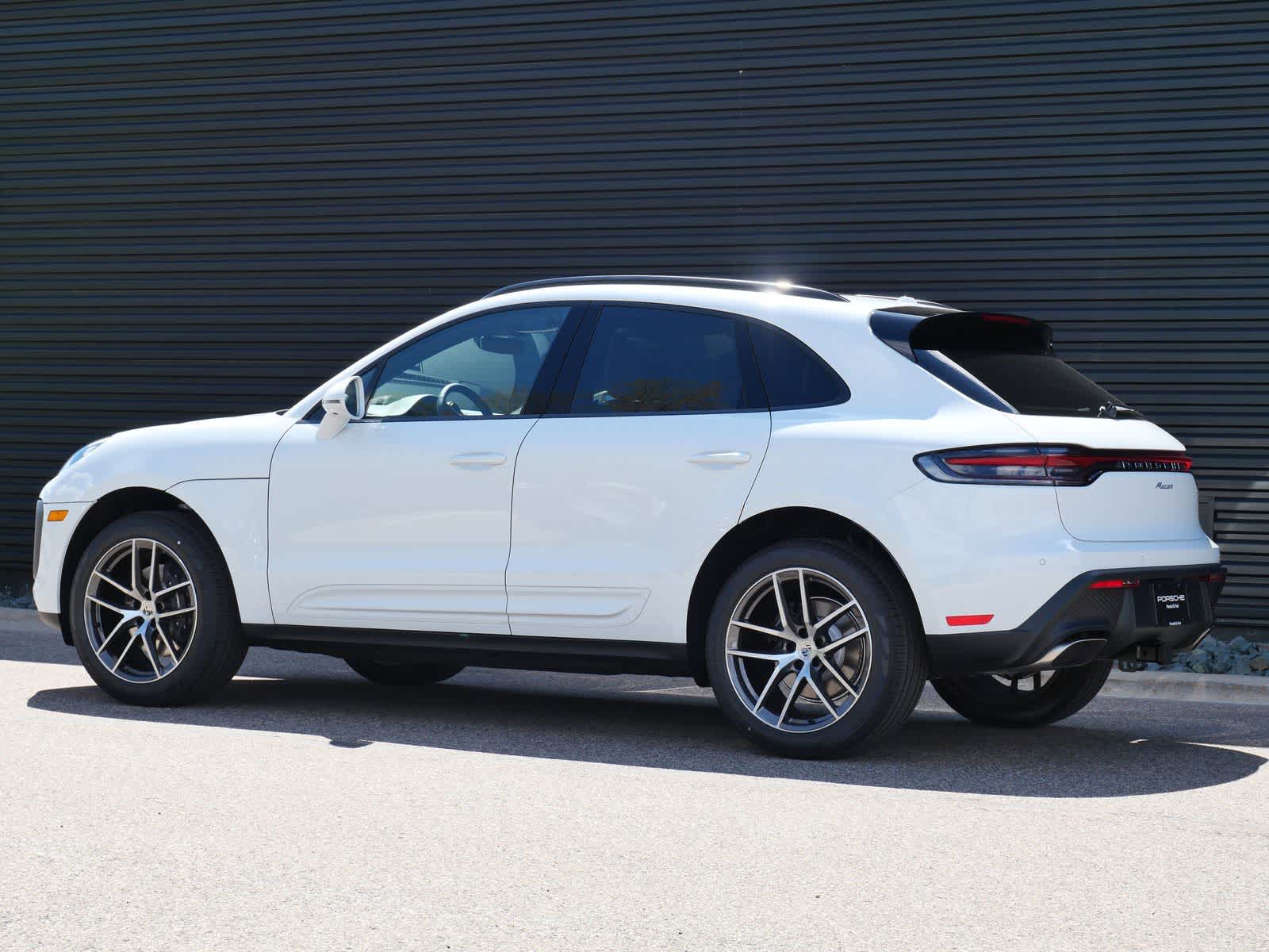 Thumbnail: 2026 Porsche Macan - 3