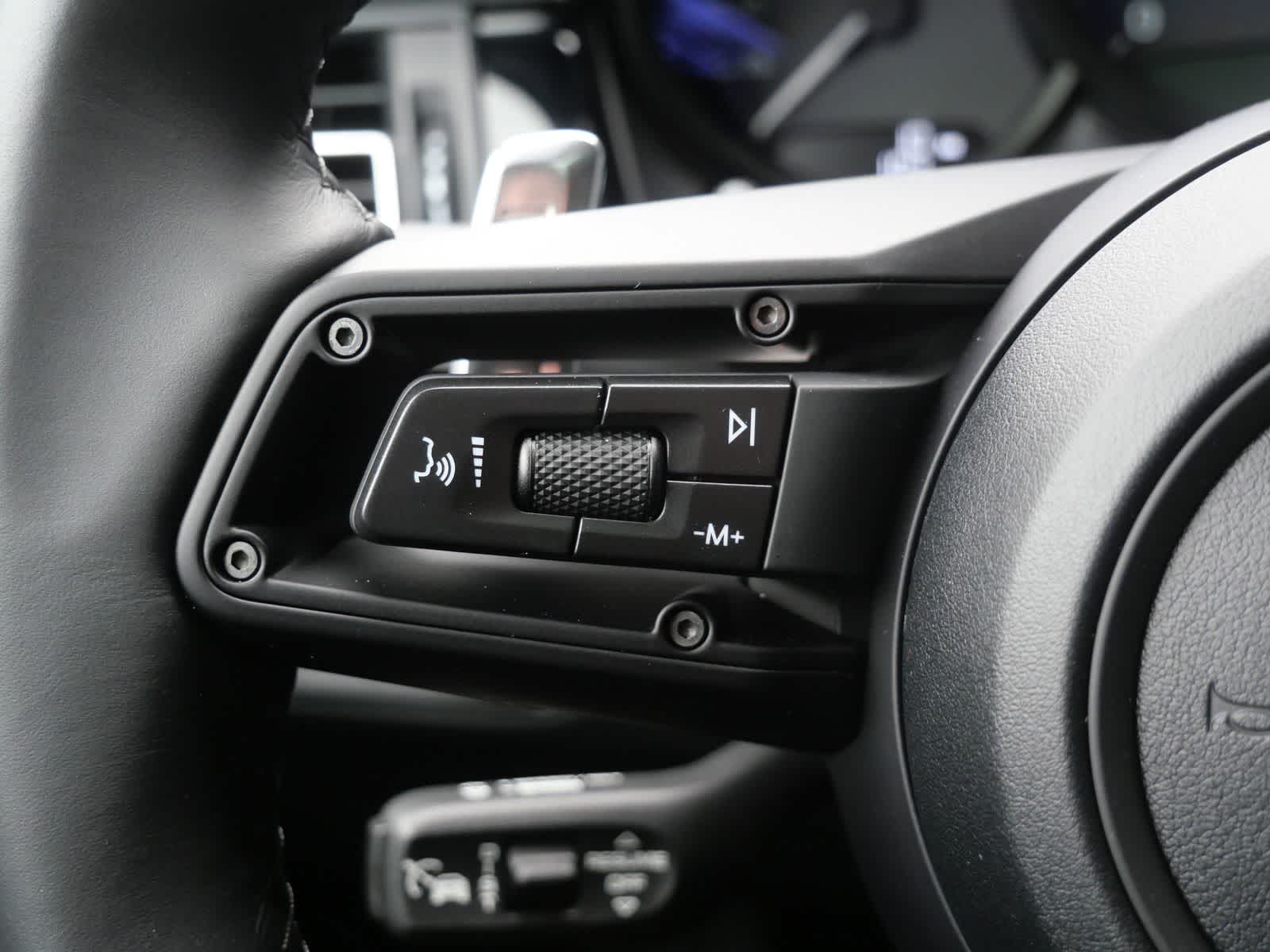 Thumbnail: 2026 Porsche Macan - 19