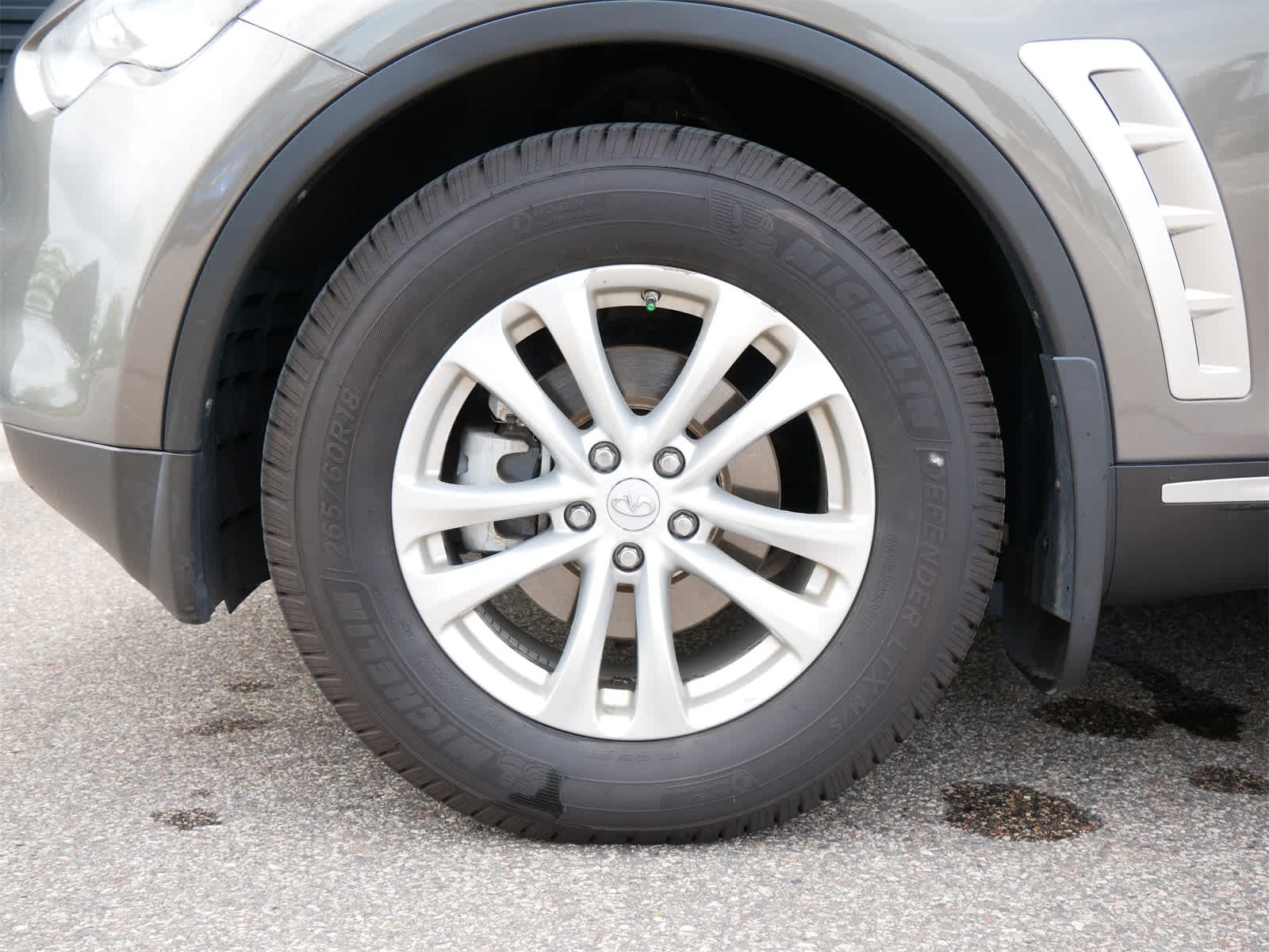 Thumbnail: 2010 INFINITI FX35 - 20