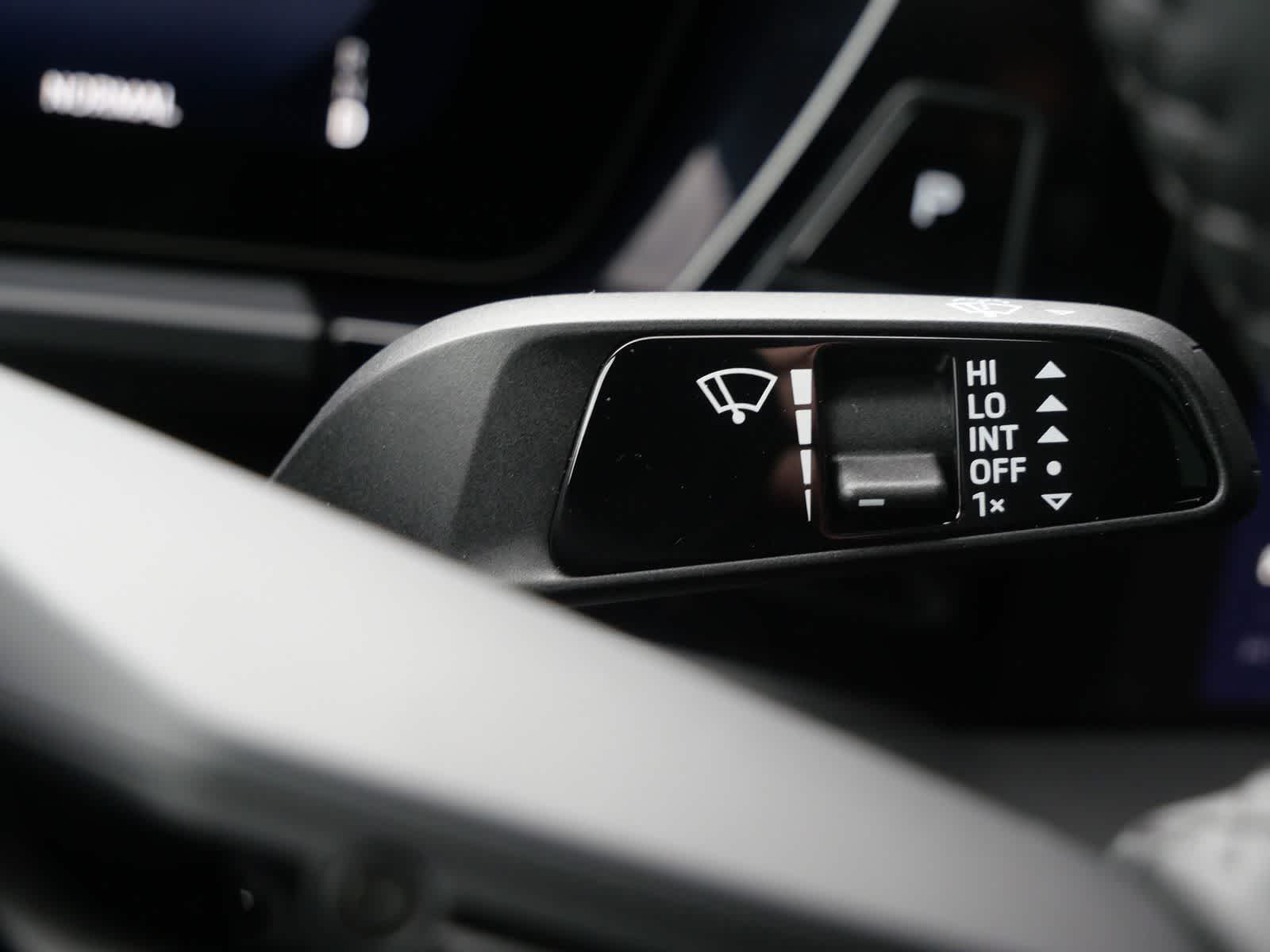 Thumbnail: 2026 Porsche Macan - 26