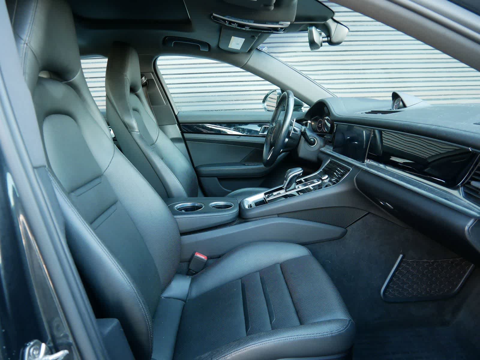 Thumbnail: 2020 Porsche Panamera - 26