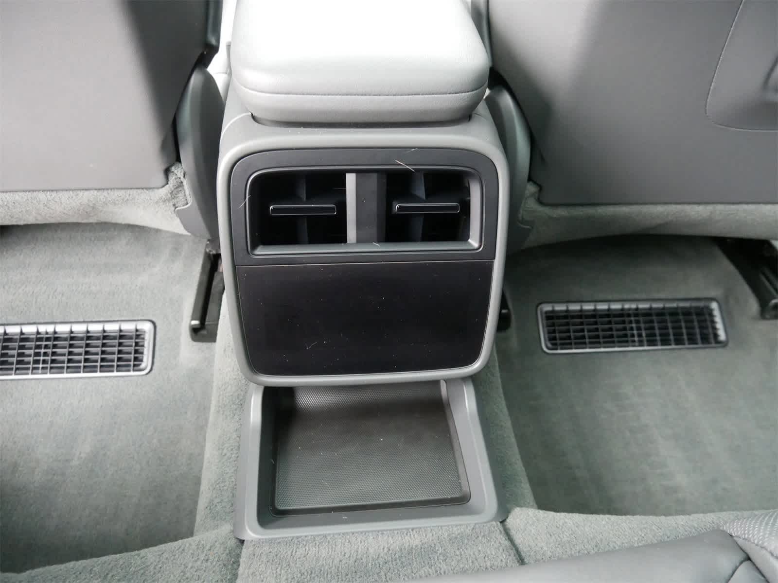 Thumbnail: 2021 Porsche Taycan - 14