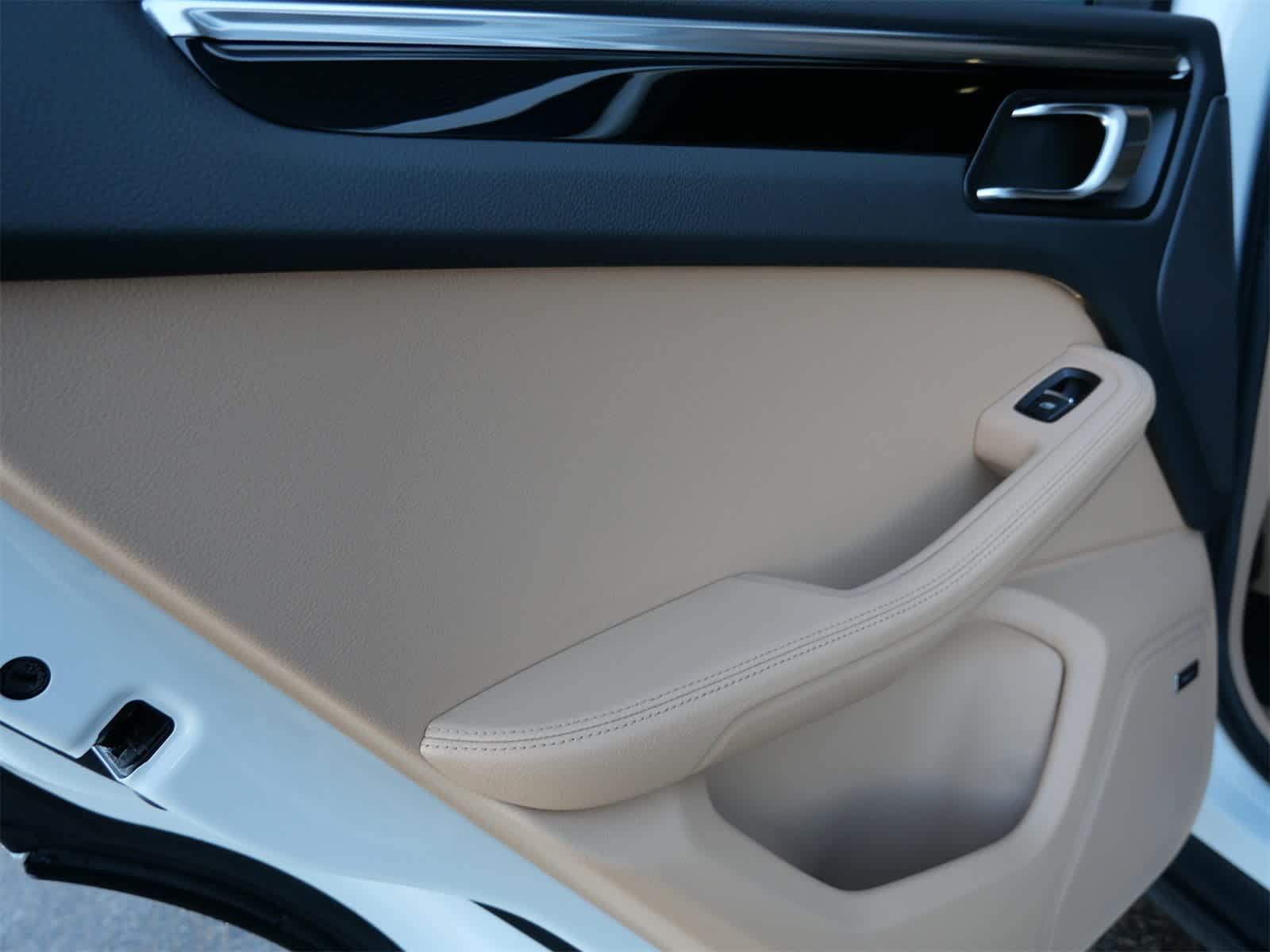 Thumbnail: 2026 Porsche Macan - 12