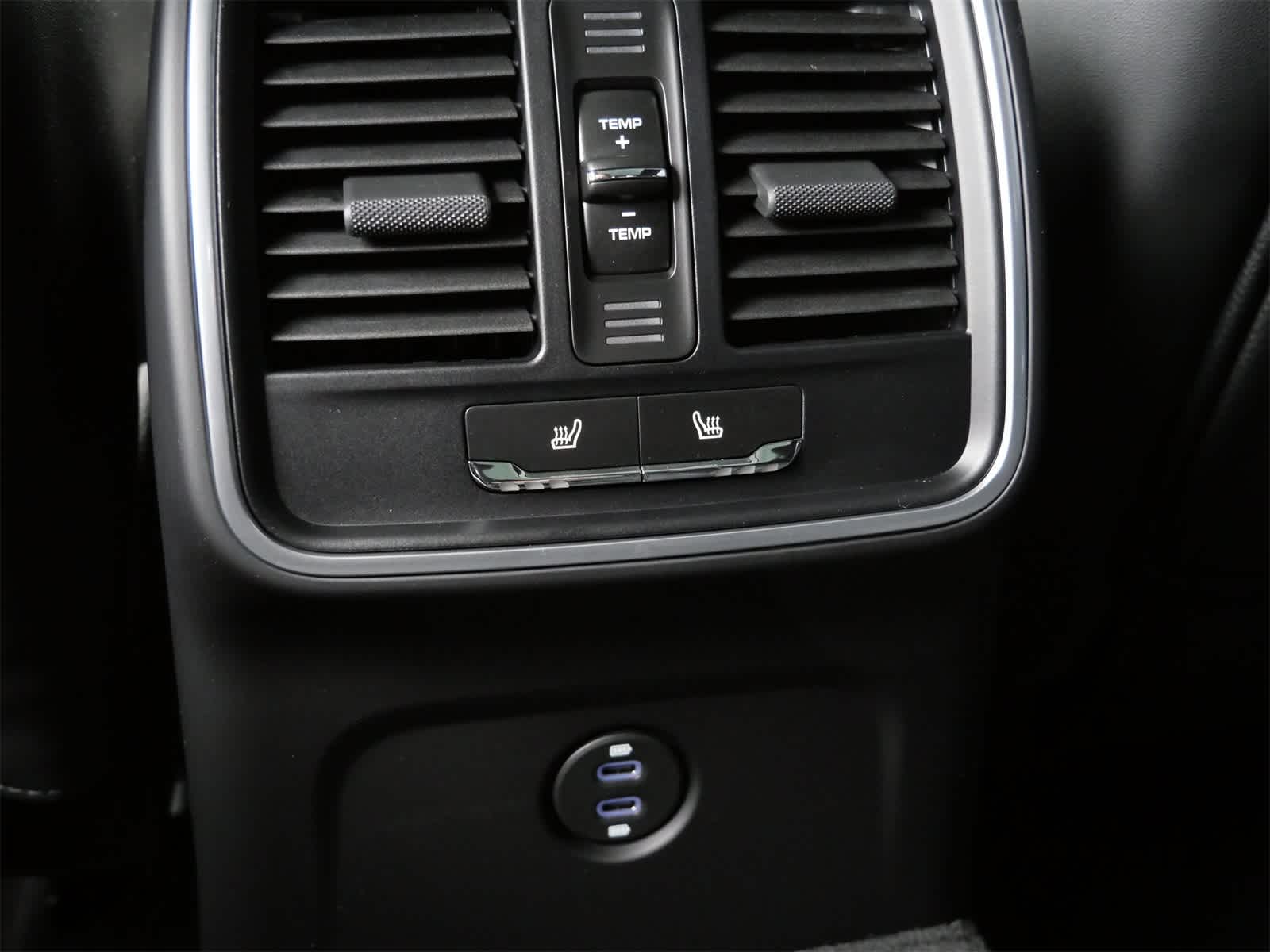 Thumbnail: 2026 Porsche Macan - 10