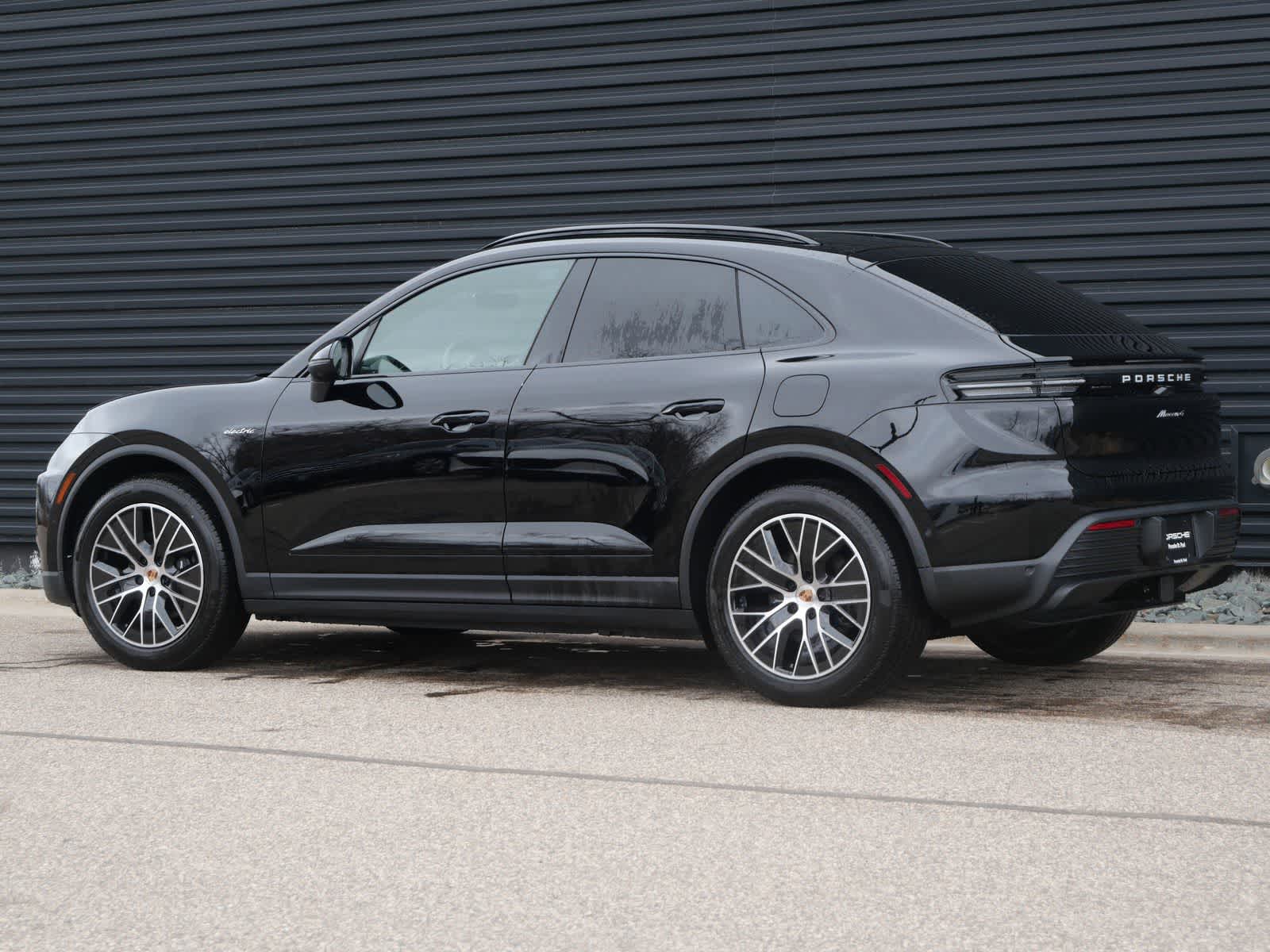 Thumbnail: 2026 Porsche Macan - 2