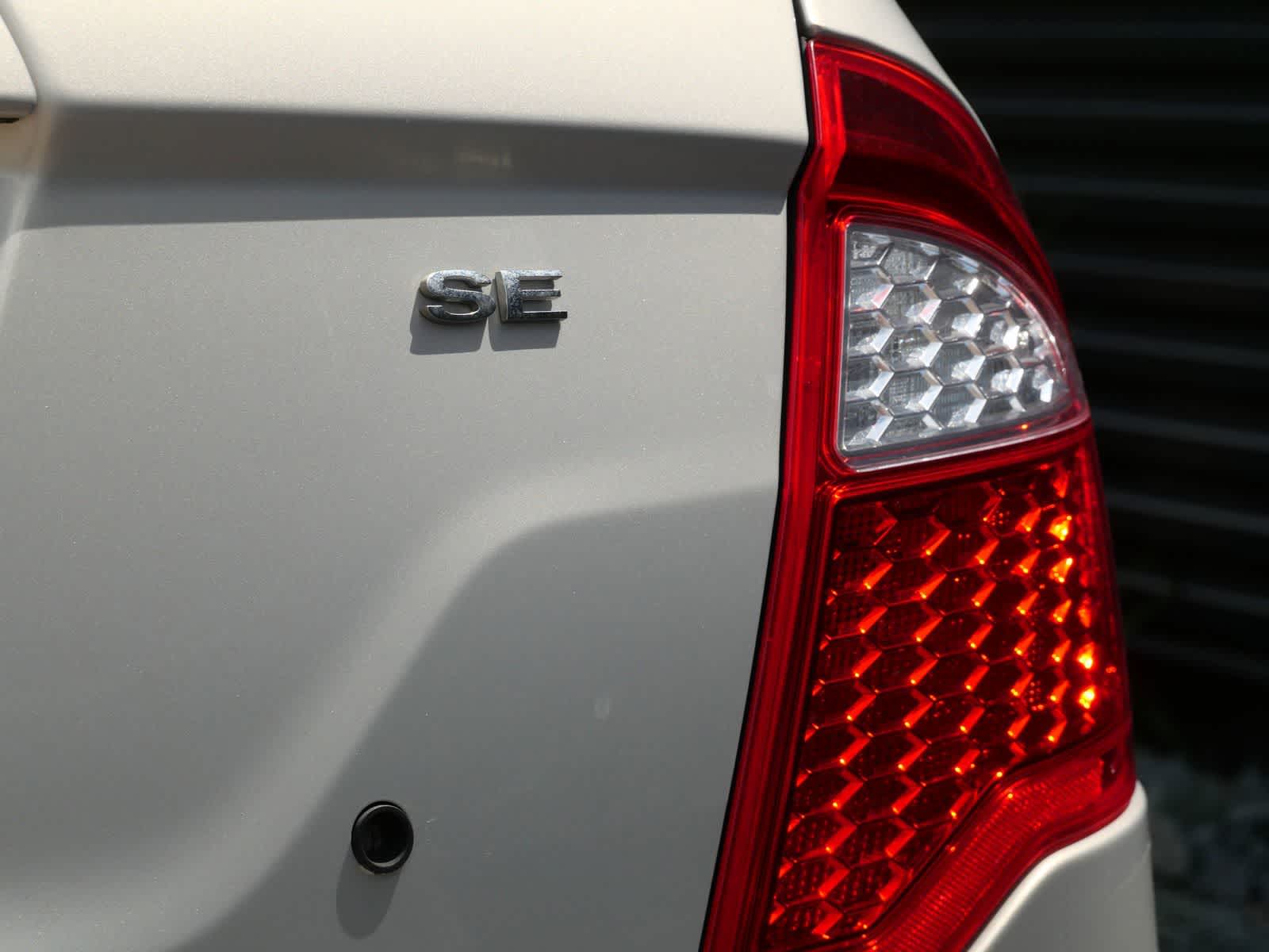 Thumbnail: 2010 Ford Fusion - 8