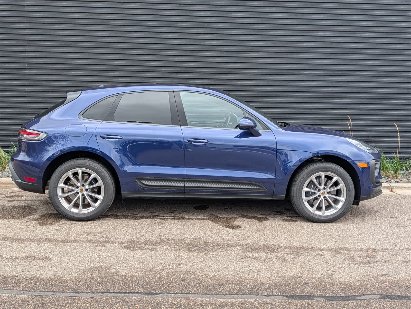Thumbnail: 2025 Porsche Macan - 25