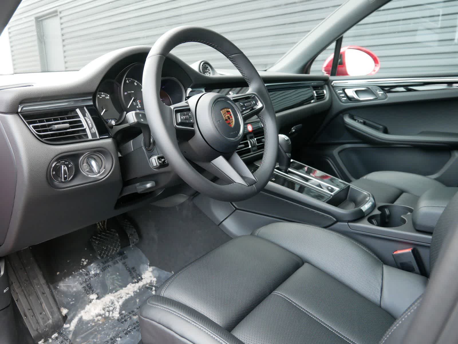 Thumbnail: 2026 Porsche Macan - 3