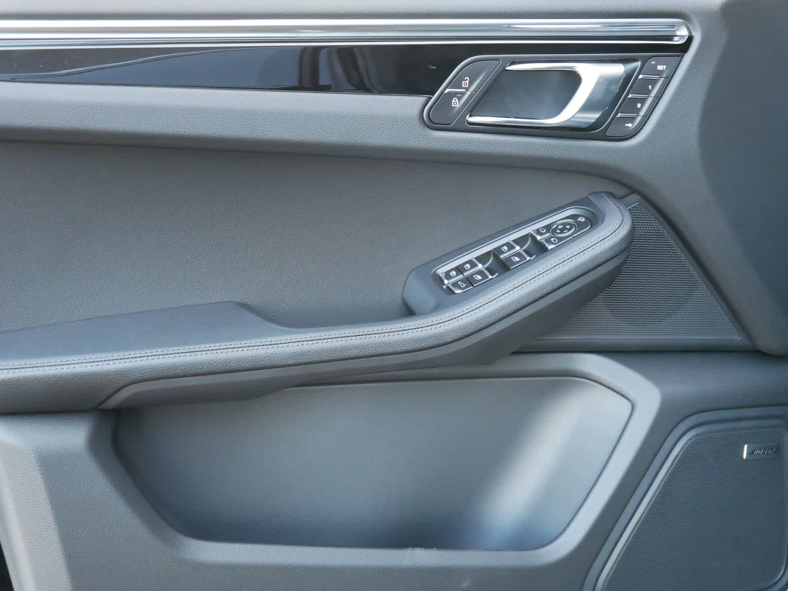 Thumbnail: 2026 Porsche Macan - 9