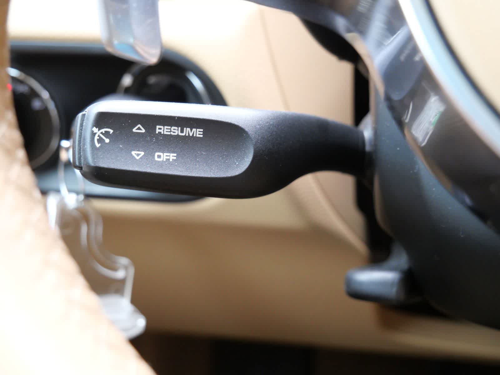Thumbnail: 2015 Porsche Macan - 24