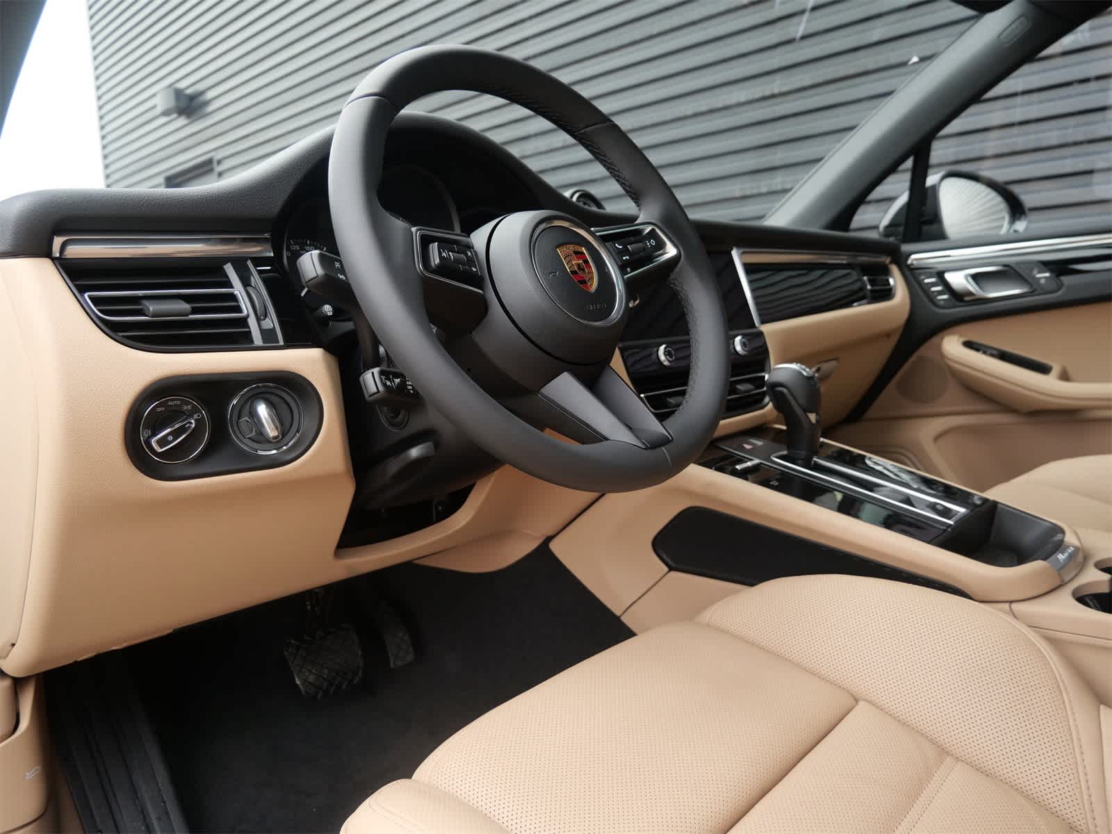 Thumbnail: 2026 Porsche Macan - 4