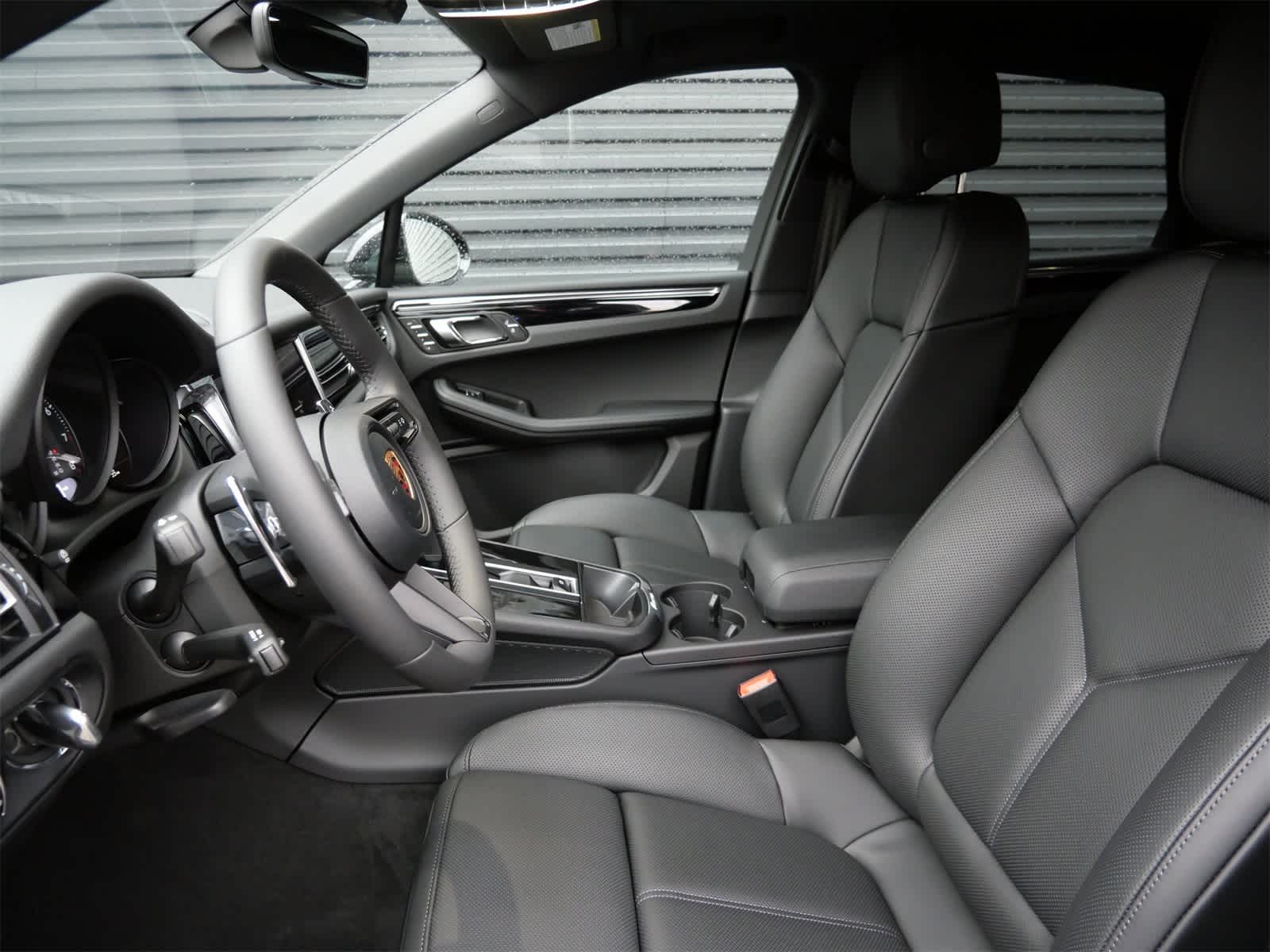 Thumbnail: 2026 Porsche Macan - 5