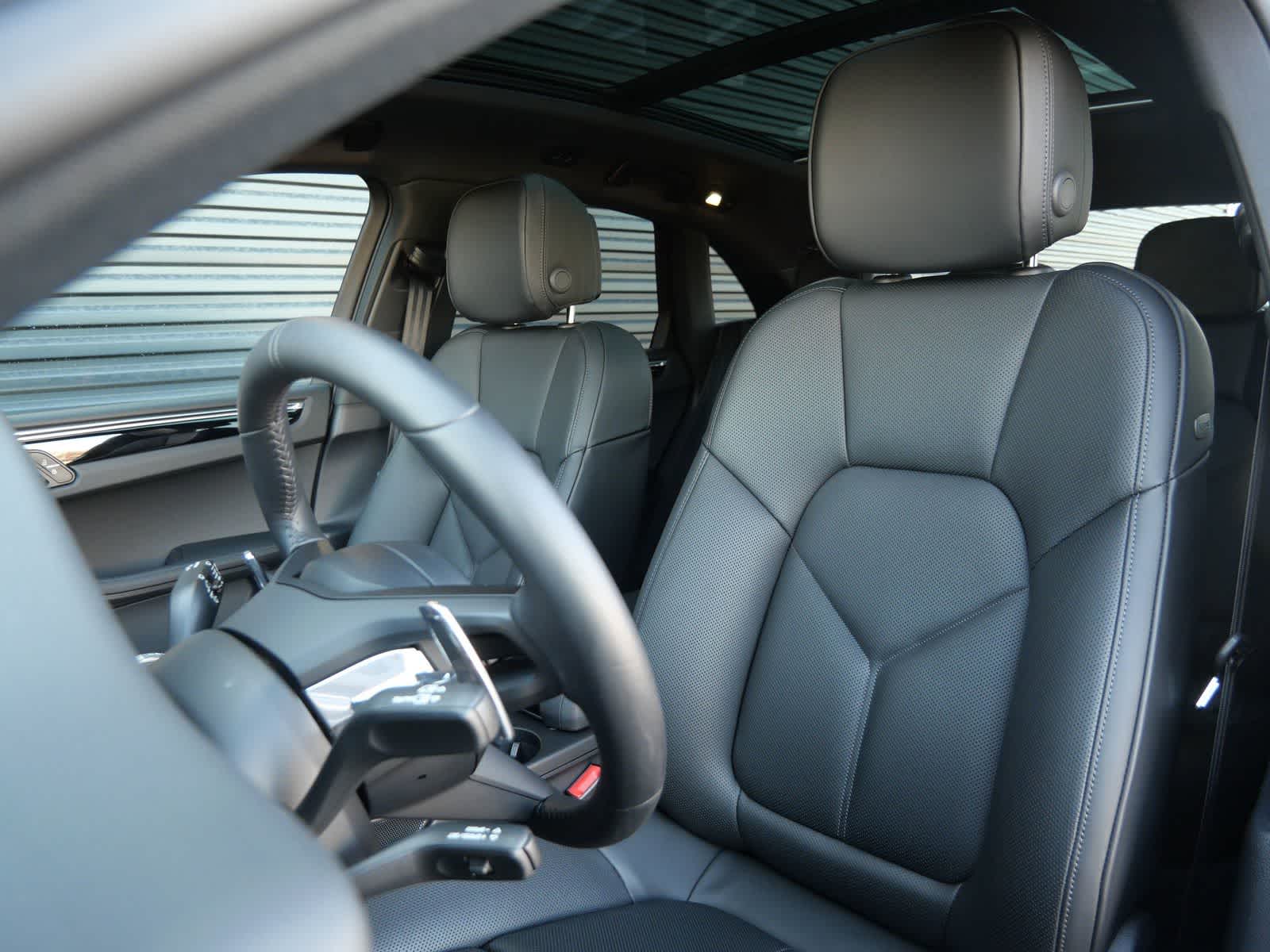 Thumbnail: 2026 Porsche Macan - 5