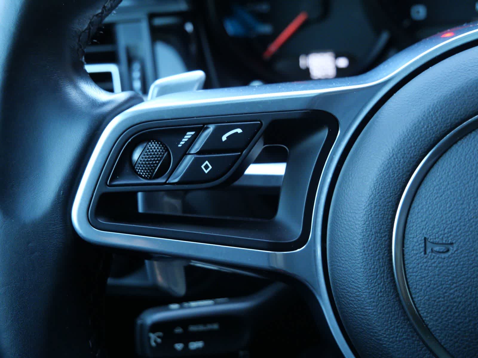 Thumbnail: 2021 Porsche Macan - 19