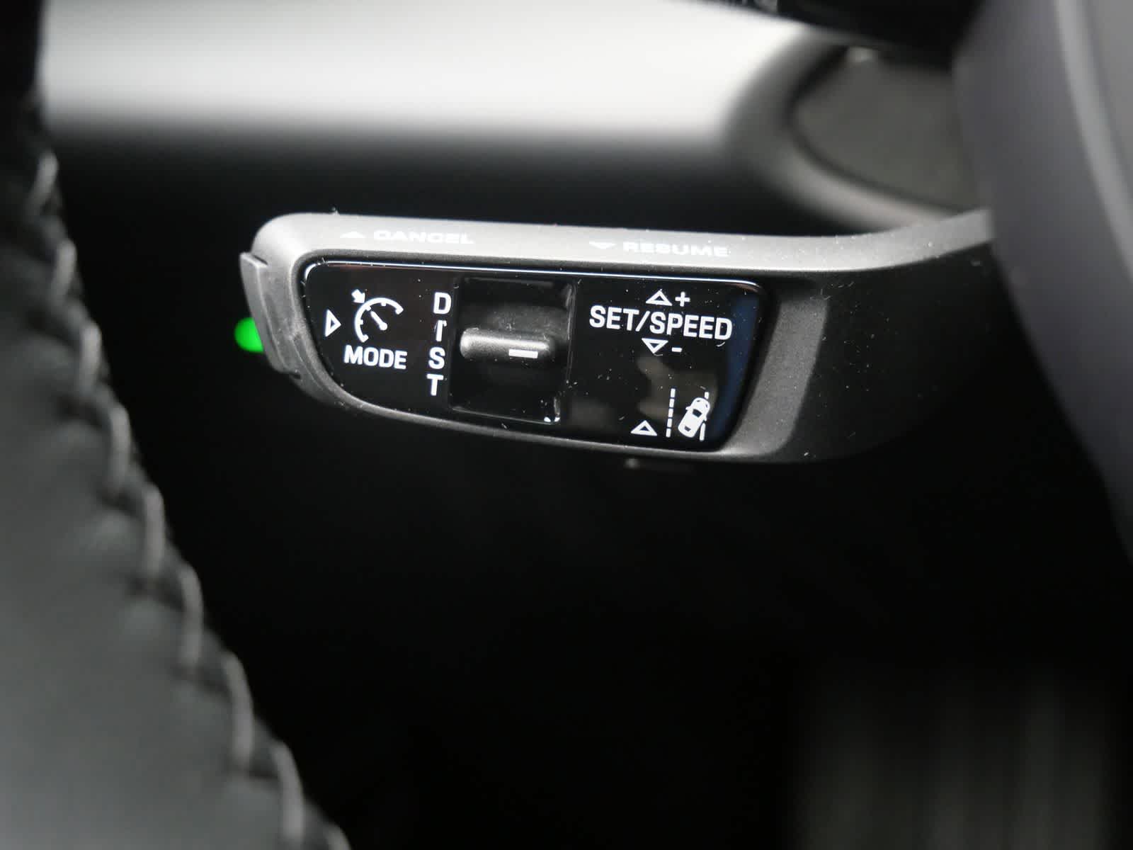 Thumbnail: 2025 Porsche Macan - 24