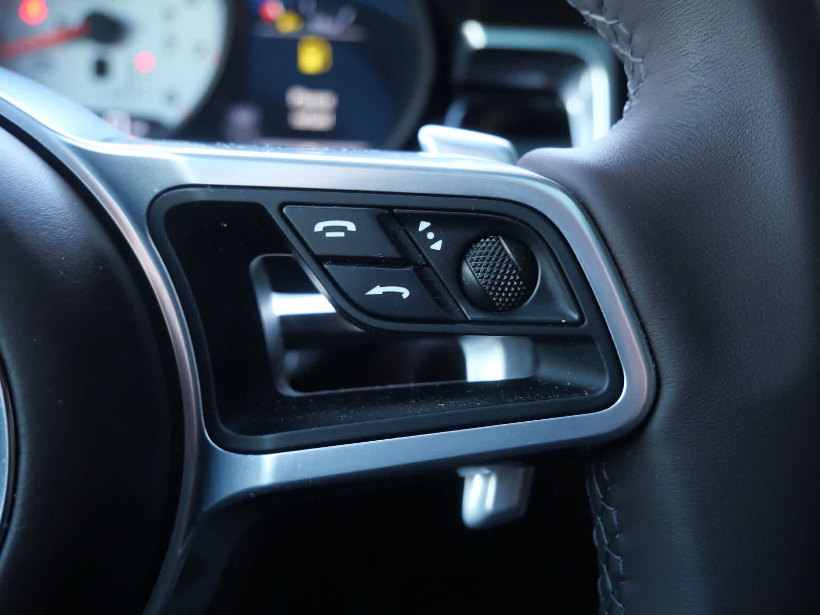 Thumbnail: 2021 Porsche Macan - 23