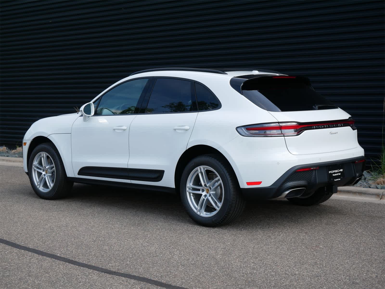 Thumbnail: 2025 Porsche Macan - 3