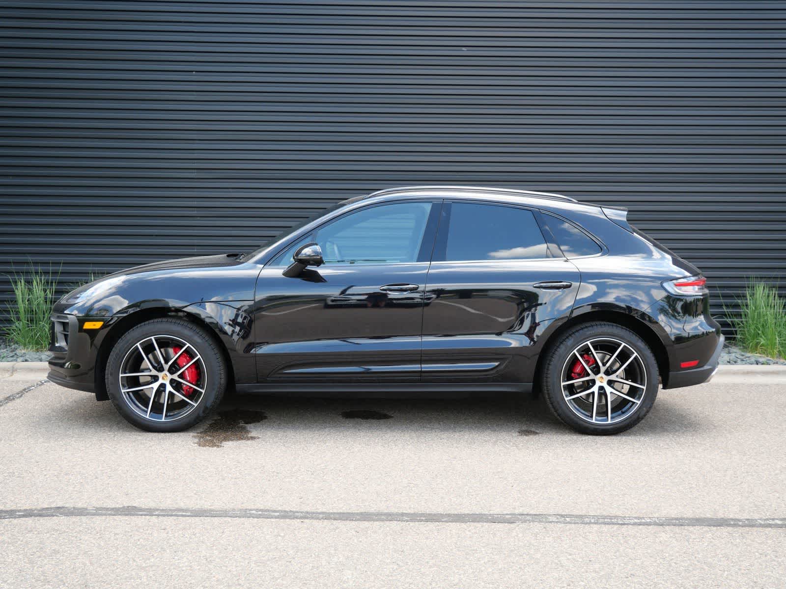 Thumbnail: 2025 Porsche Macan - 2