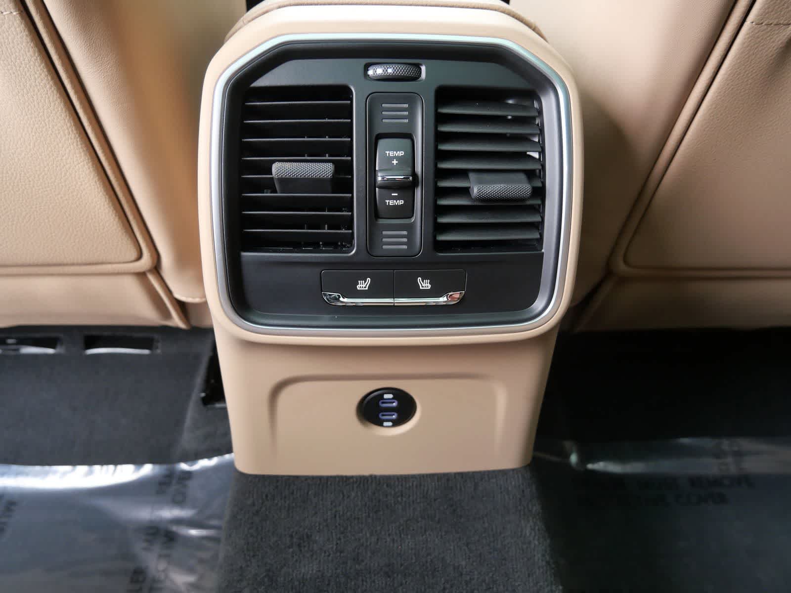 Thumbnail: 2026 Porsche Macan - 13