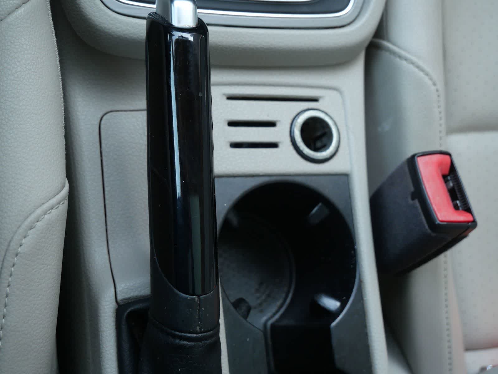 Thumbnail: 2017 Volkswagen e-Golf - 15