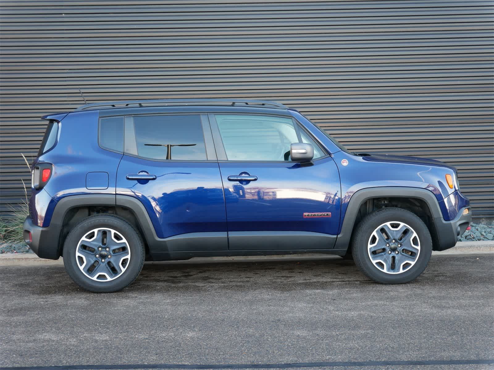 Thumbnail: 2016 Jeep Renegade - 24