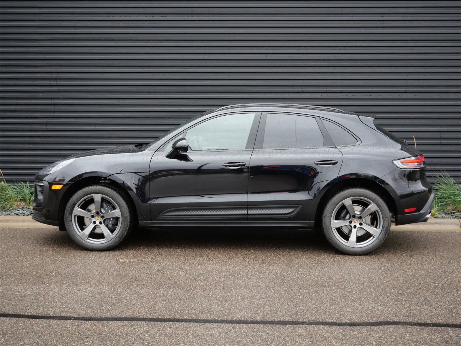 Thumbnail: 2026 Porsche Macan - 2