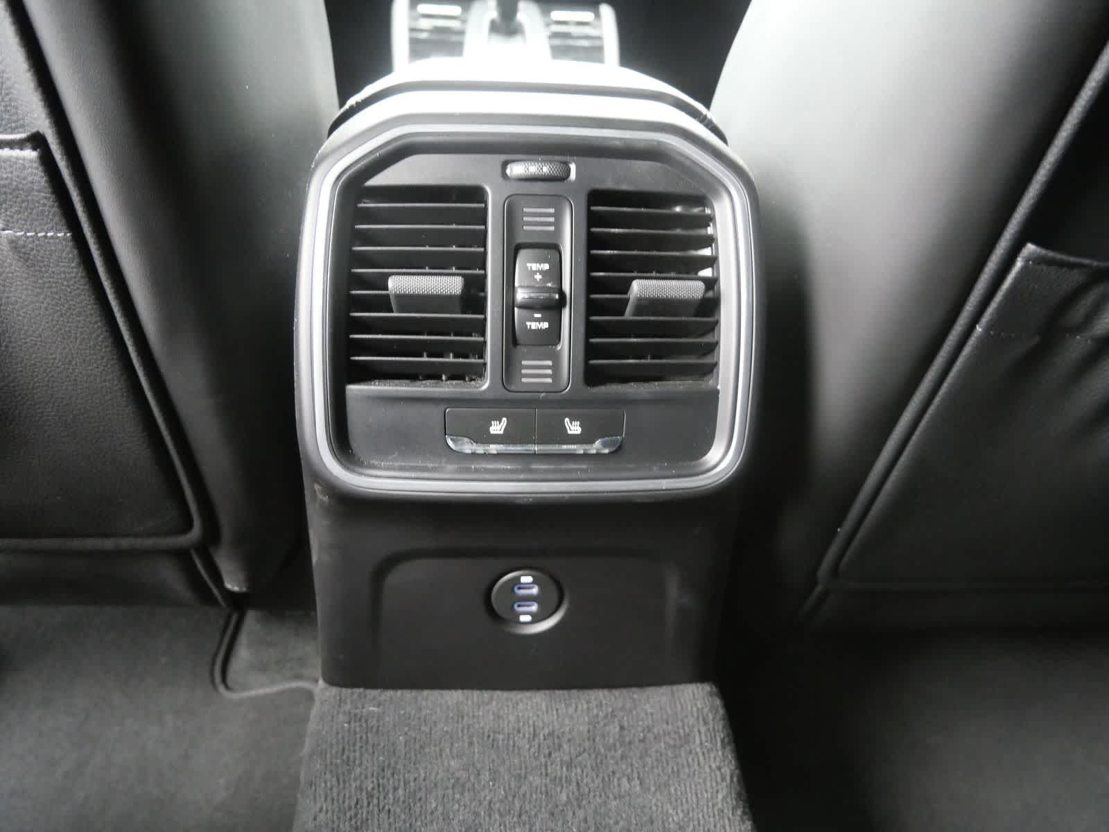 Thumbnail: 2023 Porsche Macan - 13