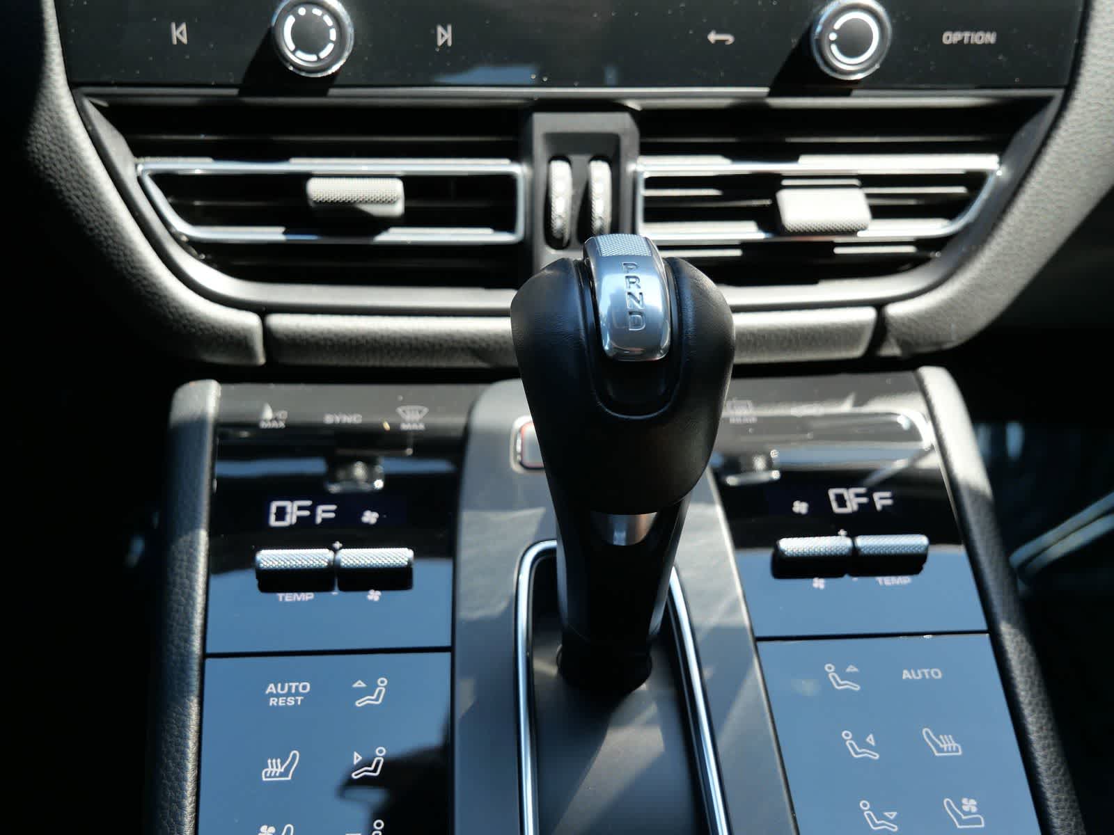 Thumbnail: 2022 Porsche Macan - 17